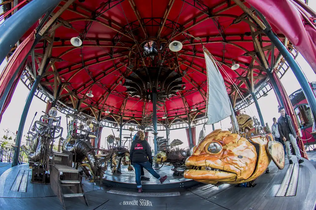Le Carrousel des Mondes Marins l’un des carrousels les plus spectaculaires