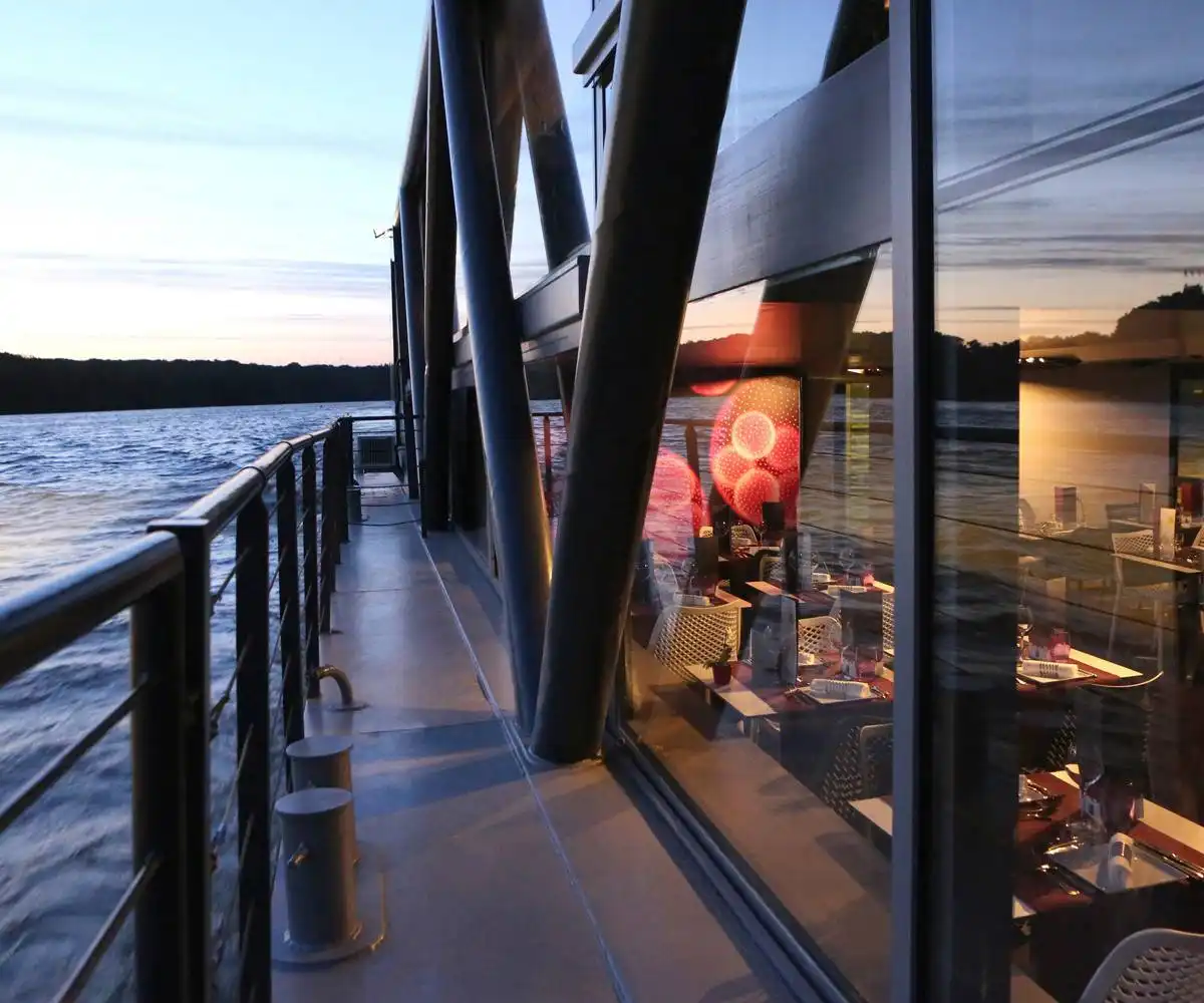 Dîner romantique à Nantes : Embarquez avec les Bateaux Nantais
