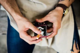 La cigarette interdite dans les bus et aux arrêts à Nantes