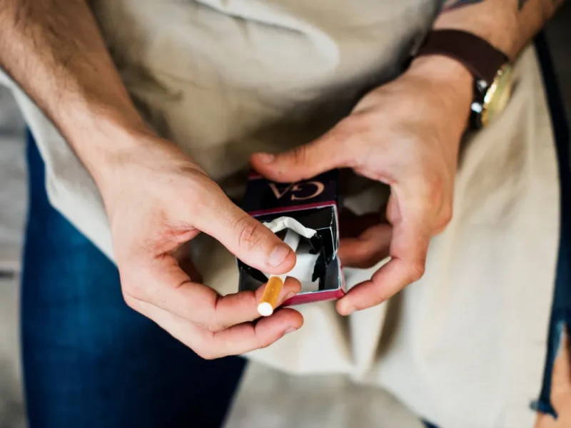 La cigarette interdite dans les bus et aux arrêts à Nantes